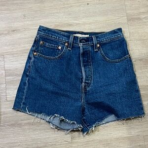 NWOT Levi’s Ribcage Denim Jean Shorts